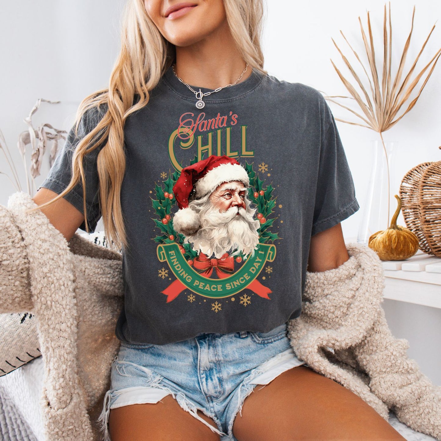 Santa's Bestie (Relaxed Fit T-shirt)