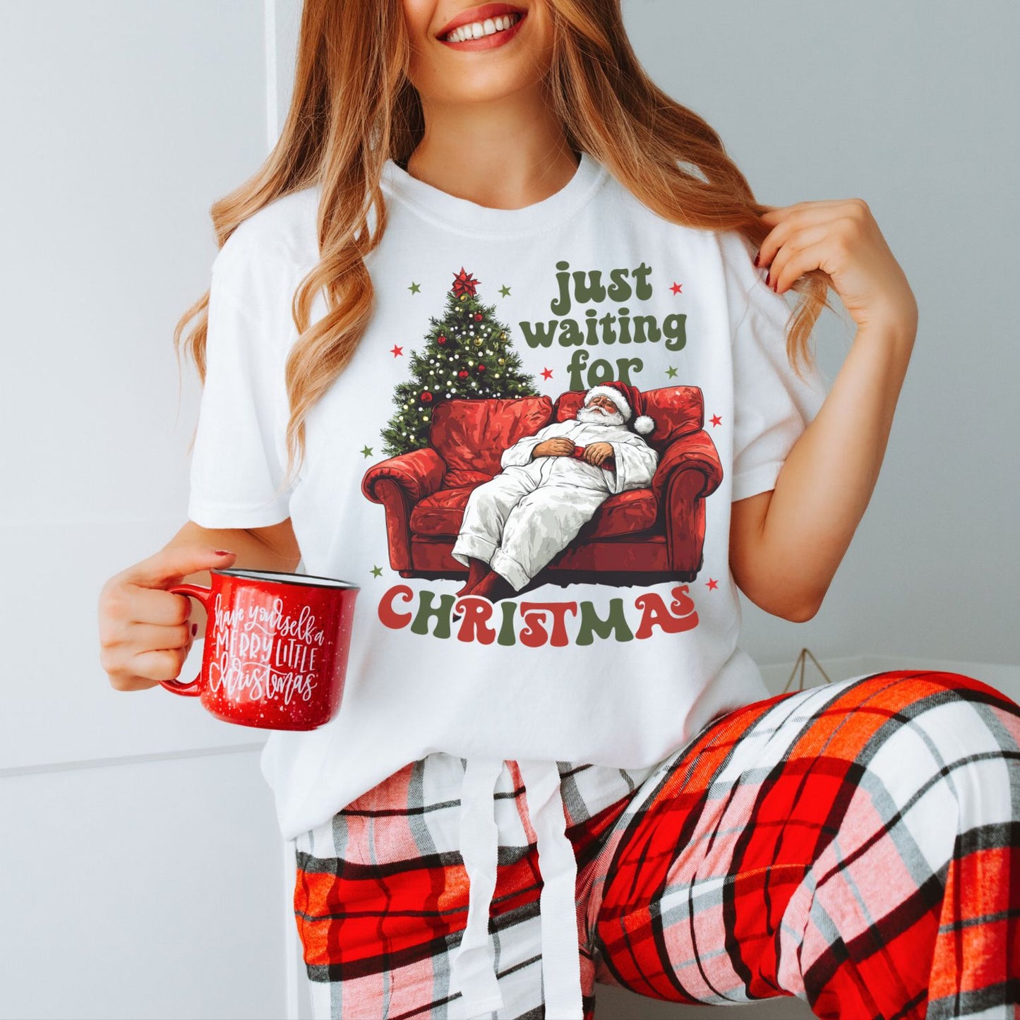 Santa Waiting for Christmas (Relaxed T-shirt)