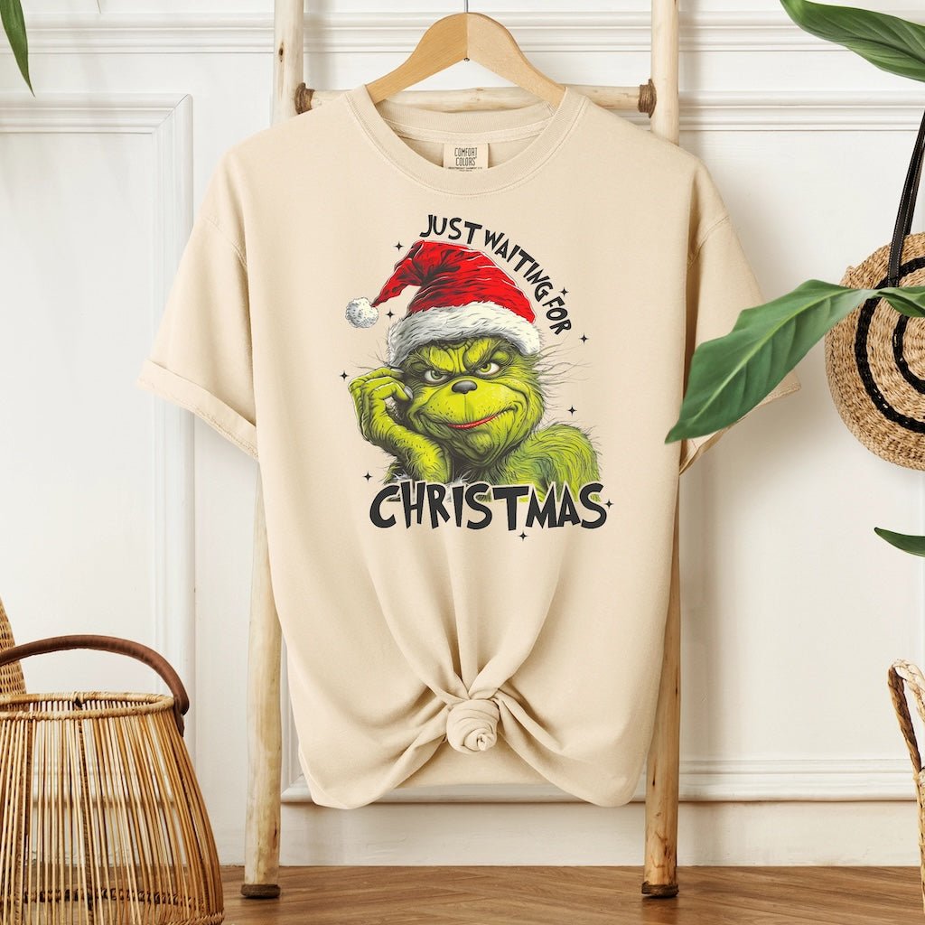 Waiting for Christmas (Relaxed T-shirt)