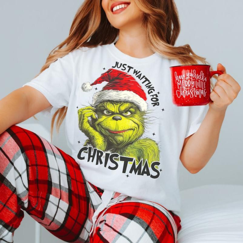 Waiting for Christmas (Relaxed T-shirt)