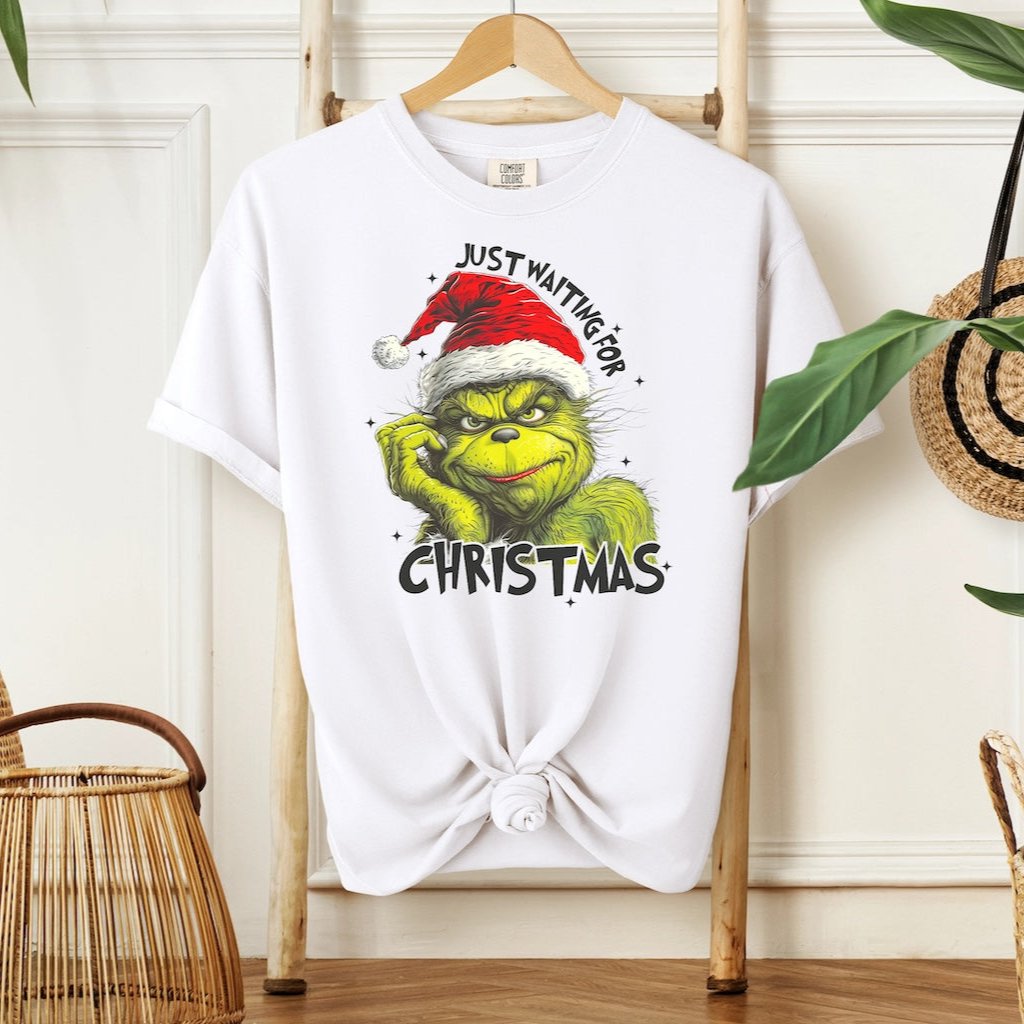 Waiting for Christmas (Relaxed T-shirt)